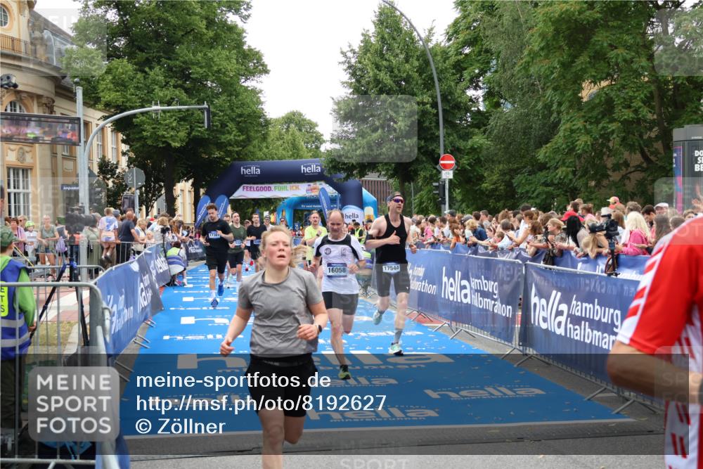 29.06.2025 - hella hamburg halbmarathon Zöllner http://msf.ph/oto/8192627 29.06.2025 10:45:05 Ziel 1171, 1424, 1520, 3917, 4997, 6266, 7709, 7843, 9710, 10741, 11688, 13919, 15334, 15365, 16058, 17381, 17544, 18055 meine-sportfotos.de