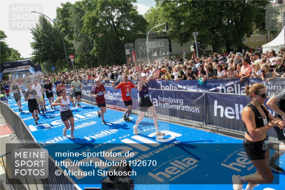 29.06.2025 - hella hamburg halbmarathon Michael Strokosch http://msf.ph/oto/8192670 29.06.2025 11:34:37 Ziel 1300, 2085, 3927, 4347, 5165, 6773, 7053, 8914, 9248, 9675, 10088, 10606, 10836, 11157, 13092, 14305, 17478, 18174, 18929, 19138, 19139 meine-sportfotos.de