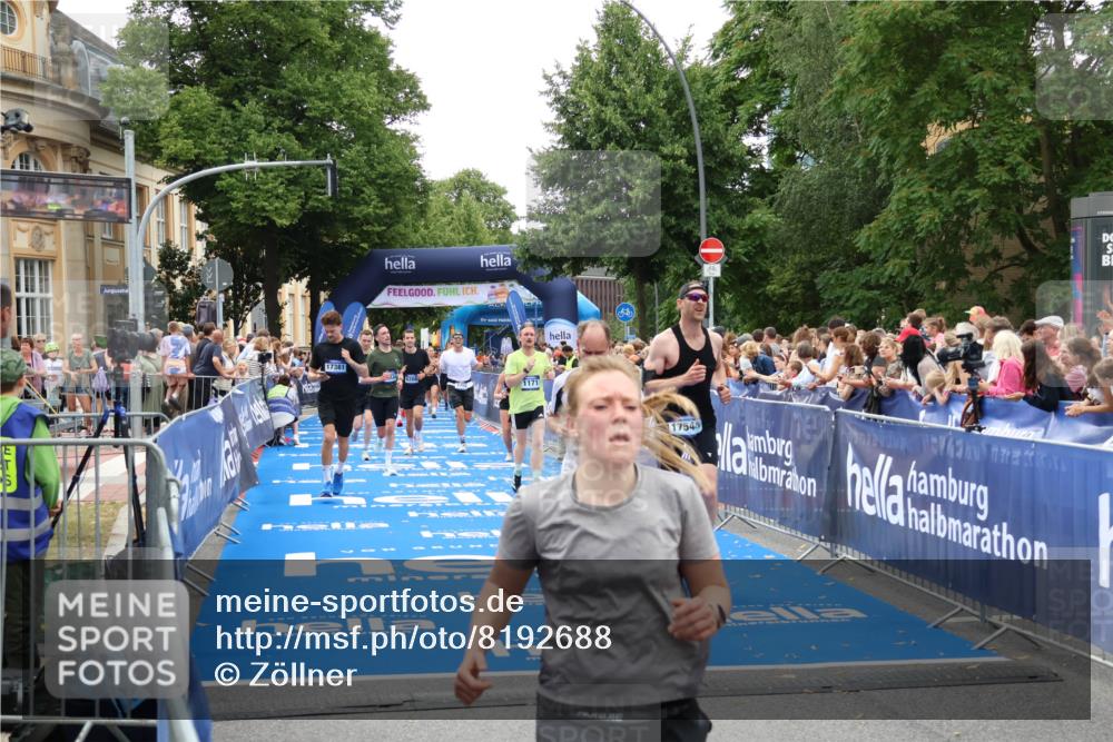 29.06.2025 - hella hamburg halbmarathon Zöllner http://msf.ph/oto/8192688 29.06.2025 10:45:06 Ziel 1171, 1424, 3917, 4997, 6266, 7709, 7843, 9710, 10313, 10741, 11688, 13919, 15334, 15365, 16058, 17381, 17544 meine-sportfotos.de