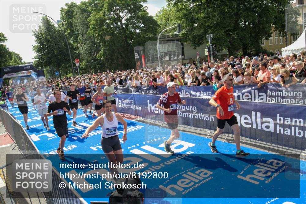 29.06.2025 - hella hamburg halbmarathon Michael Strokosch http://msf.ph/oto/8192800 29.06.2025 11:34:38 Ziel 1300, 2085, 3927, 4347, 5165, 6515, 6773, 7053, 8914, 9248, 9675, 10088, 10606, 10836, 13092, 14305, 18174, 18929, 19138, 19139 meine-sportfotos.de