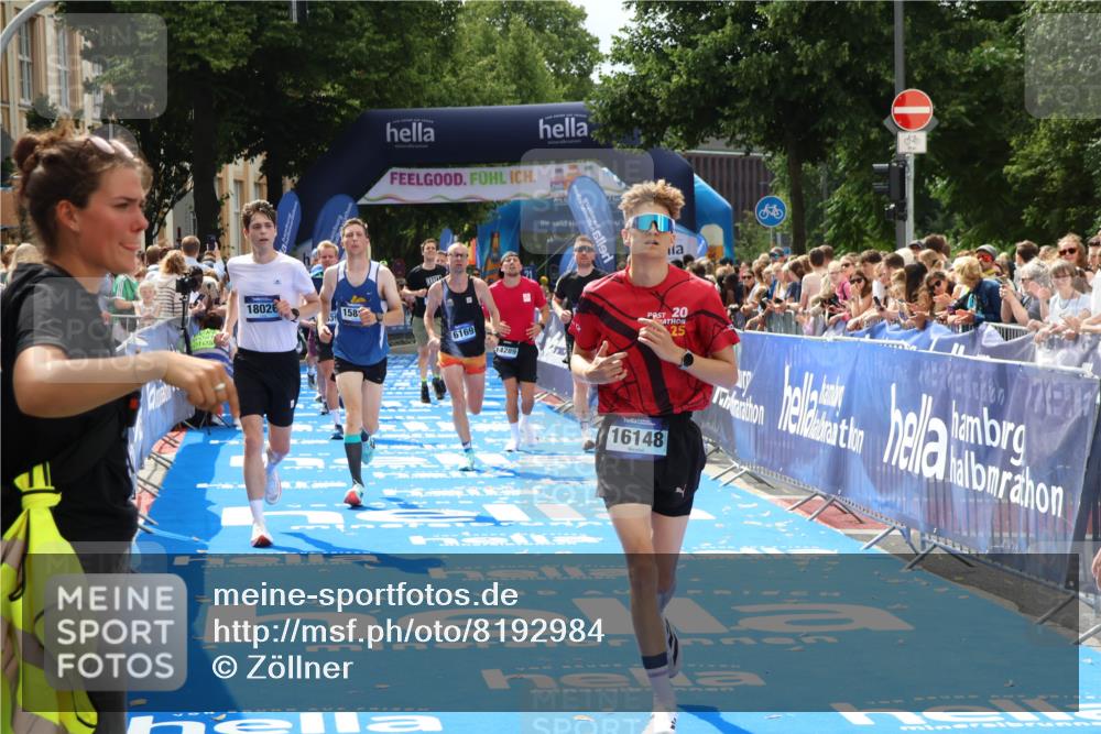 29.06.2025 - hella hamburg halbmarathon Zöllner http://msf.ph/oto/8192984 29.06.2025 10:34:43 Ziel 16148, 5152, 5554, 6169, 6878, 8395, 12369, 14289, 14549, 14603, 15887, 16148, 17014, 18026 meine-sportfotos.de