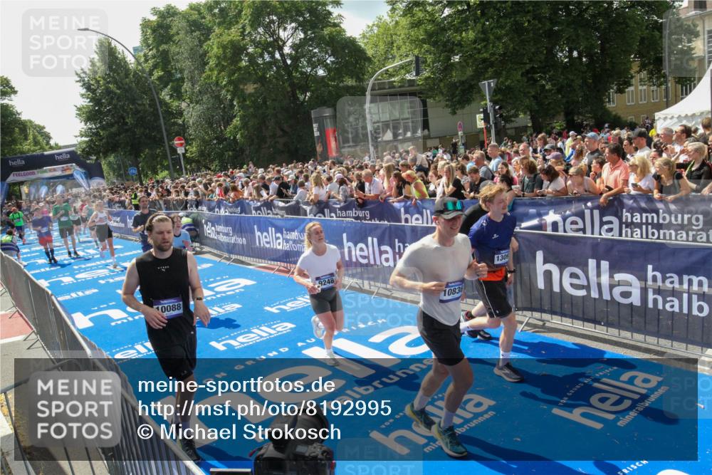 29.06.2025 - hella hamburg halbmarathon Michael Strokosch http://msf.ph/oto/8192995 29.06.2025 11:34:41 Ziel 1300, 2085, 3995, 4347, 6515, 6773, 7053, 9248, 10088, 10606, 10836, 11921, 12826, 12827, 13092, 14305, 16345, 16762, 17675, 18929, 19138 meine-sportfotos.de