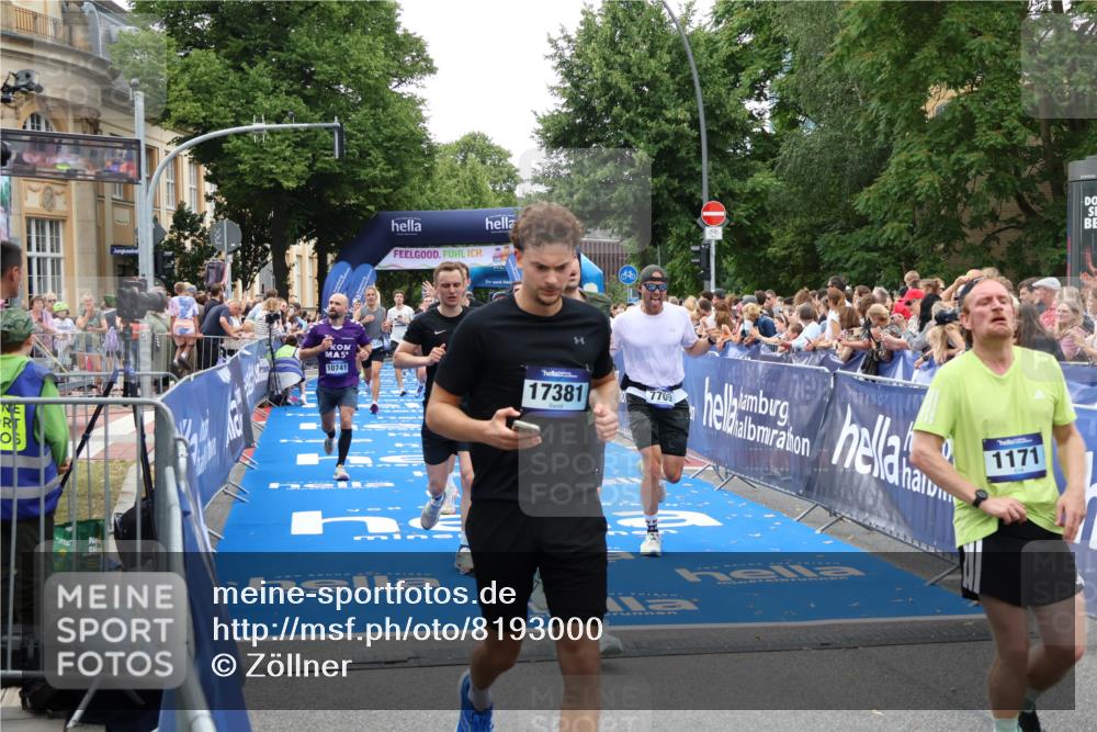 29.06.2025 - hella hamburg halbmarathon Zöllner http://msf.ph/oto/8193000 29.06.2025 10:45:10 Ziel 2270, 3917, 4997, 6266, 6575, 6819, 7087, 7709, 7843, 9302, 9710, 10313, 10741, 11688, 13919, 15334, 15365, 16685, 16689, 17120, 17960, 18346, 18718 meine-sportfotos.de