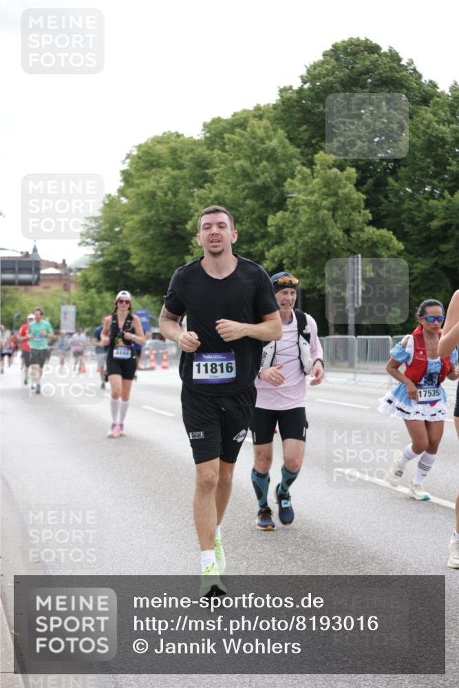 29.06.2025 - hella hamburg halbmarathon Jannik Wohlers http://msf.ph/oto/8193016 29.06.2025 10:24:24 Lombardsbrücke 1352, 2108, 2249, 2944, 3099, 3113, 3132, 4008, 4010, 4221, 4444, 5126, 6261, 6570, 10907, 11651, 11816, 11817, 12070, 12303, 14898, 15124, 15942, 15975, 17535, 18105, 18194, 18198 meine-sportfotos.de