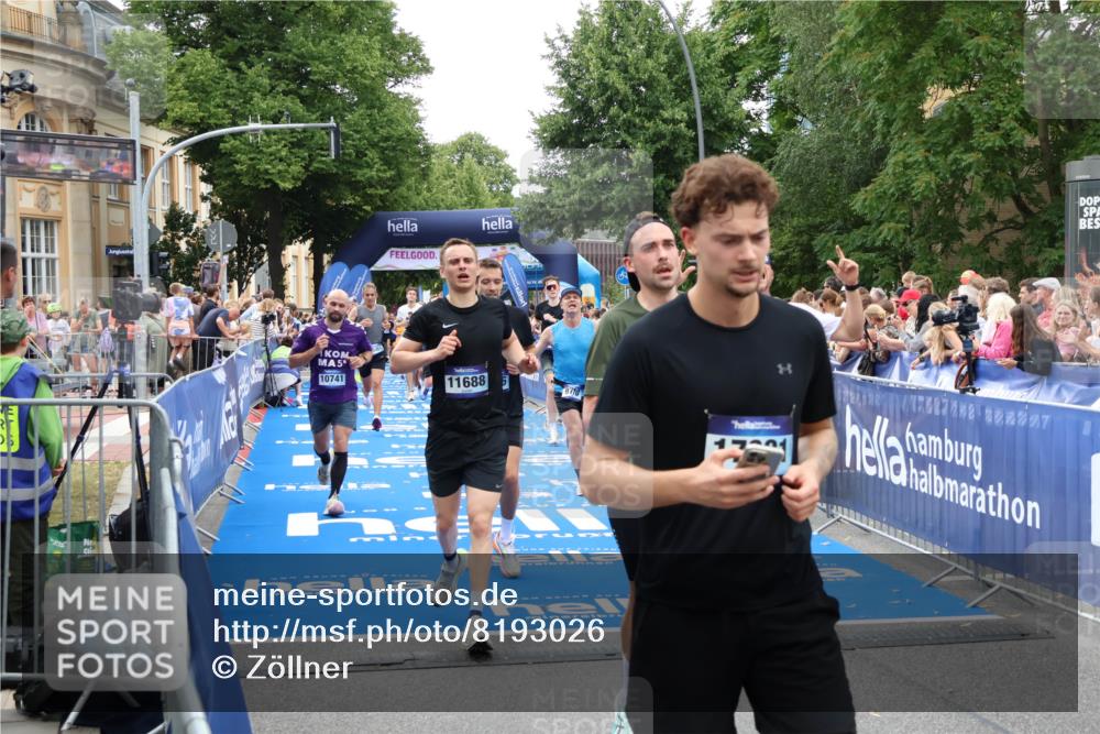 29.06.2025 - hella hamburg halbmarathon Zöllner http://msf.ph/oto/8193026 29.06.2025 10:45:10 Ziel 2270, 3917, 4997, 6266, 6575, 6819, 7087, 7709, 7843, 9302, 9710, 10313, 10741, 11688, 13919, 15334, 15365, 16685, 16689, 17120, 17960, 18346, 18718 meine-sportfotos.de