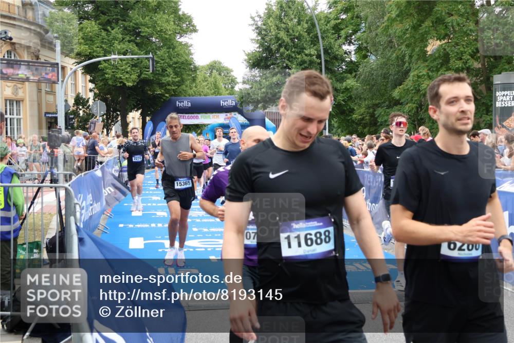 29.06.2025 - hella hamburg halbmarathon Zöllner http://msf.ph/oto/8193145 29.06.2025 10:45:13 Ziel 2270, 3917, 4997, 6054, 6375, 6575, 6819, 7087, 9302, 9710, 10313, 13919, 15365, 15651, 16685, 16689, 17120, 17960, 18346, 18718 meine-sportfotos.de