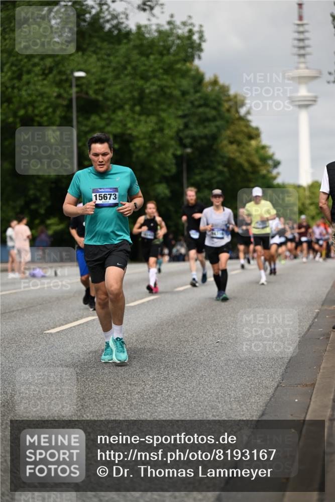 29.06.2025 - hella hamburg halbmarathon Dr. Thomas Lammeyer http://msf.ph/oto/8193167 29.06.2025 10:11:12 Kennedybrücke 1245, 4502, 5287, 5807, 5845, 6314, 6664, 9560, 10212, 10297, 10703, 11114, 11394 meine-sportfotos.de