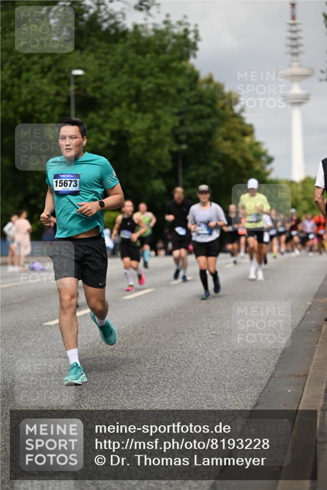 29.06.2025 - hella hamburg halbmarathon Dr. Thomas Lammeyer http://msf.ph/oto/8193228 29.06.2025 10:11:13 Kennedybrücke 1245, 4502, 5287, 5807, 5845, 6314, 6664, 9560, 10212, 10703, 11114, 11394 meine-sportfotos.de