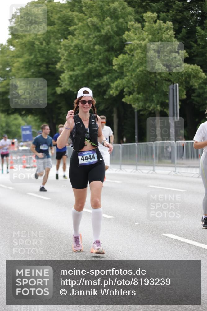 29.06.2025 - hella hamburg halbmarathon Jannik Wohlers http://msf.ph/oto/8193239 29.06.2025 10:24:27 Lombardsbrücke 1740, 2108, 2249, 3099, 3113, 4008, 4010, 4444, 5126, 6261, 10907, 11816, 11817, 14898, 15124, 15942, 15975, 17535, 17954, 18194, 18198 meine-sportfotos.de