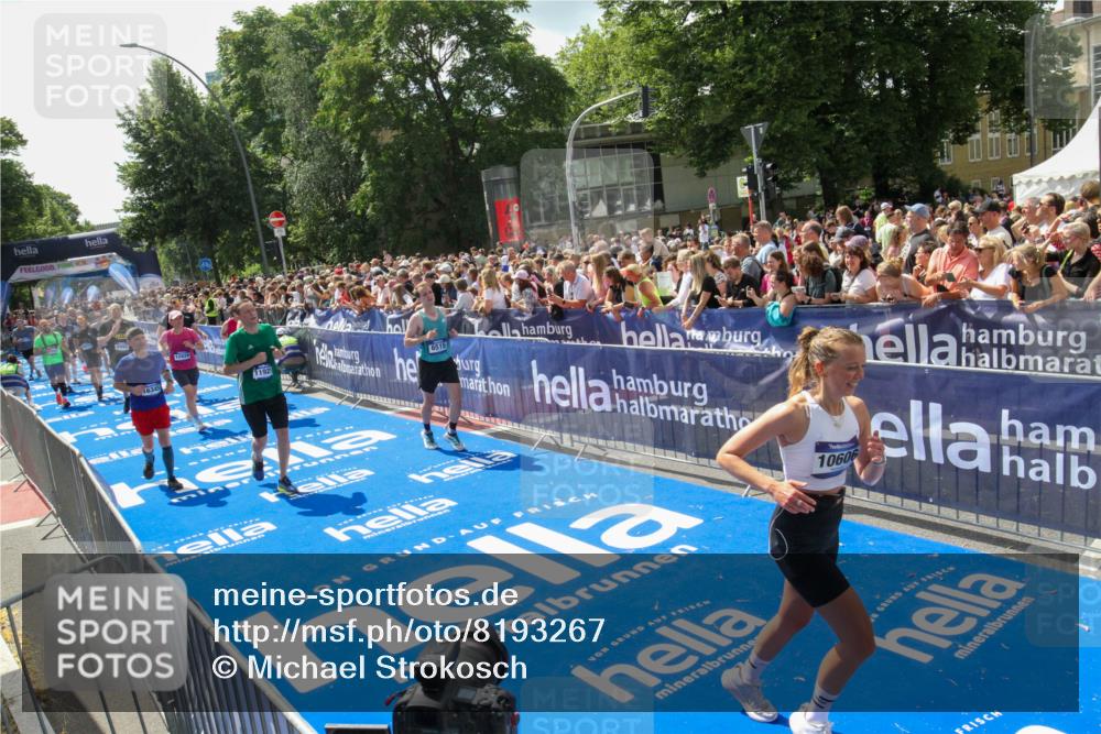 29.06.2025 - hella hamburg halbmarathon Michael Strokosch http://msf.ph/oto/8193267 29.06.2025 11:34:45 Ziel 2280, 3958, 3995, 4555, 6515, 8715, 10606, 11921, 11928, 12826, 12827, 14014, 14112, 16345, 16762, 17675 meine-sportfotos.de