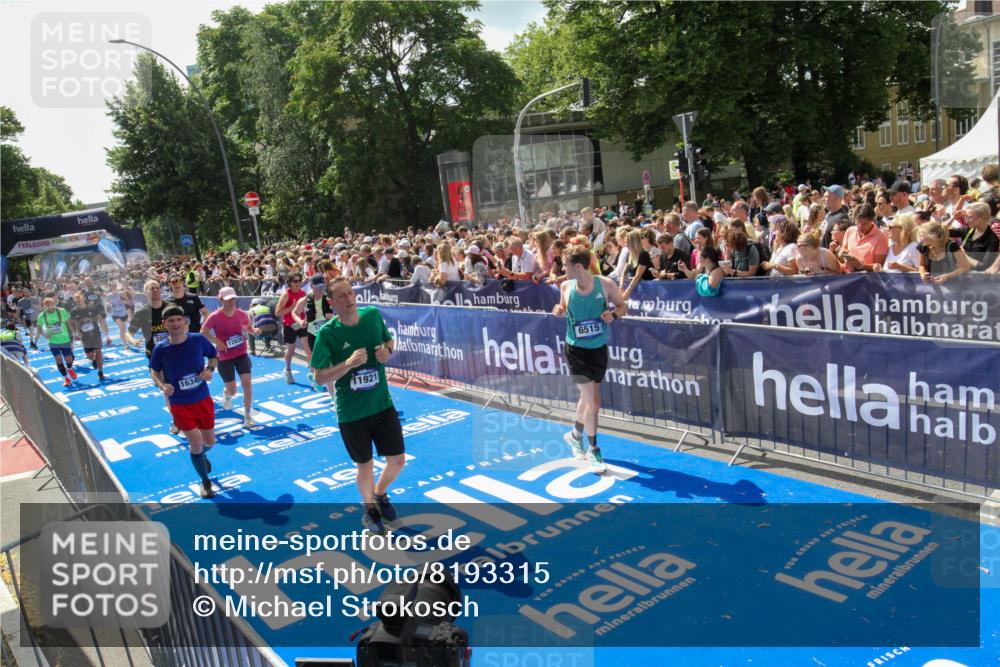29.06.2025 - hella hamburg halbmarathon Michael Strokosch http://msf.ph/oto/8193315 29.06.2025 11:34:46 Ziel 1557, 2280, 3958, 3995, 4555, 6515, 8715, 11921, 11928, 12826, 12827, 14014, 14112, 16345, 16762, 17675 meine-sportfotos.de