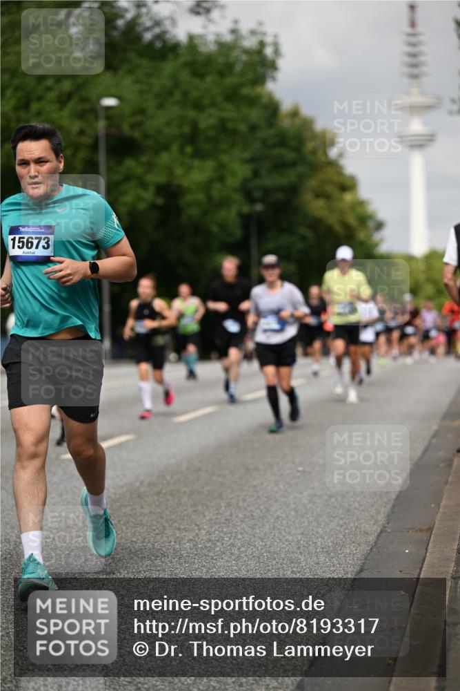 29.06.2025 - hella hamburg halbmarathon Dr. Thomas Lammeyer http://msf.ph/oto/8193317 29.06.2025 10:11:13 Kennedybrücke 1245, 4502, 5287, 5807, 5845, 6314, 6664, 9560, 10212, 10703, 11114, 11394 meine-sportfotos.de