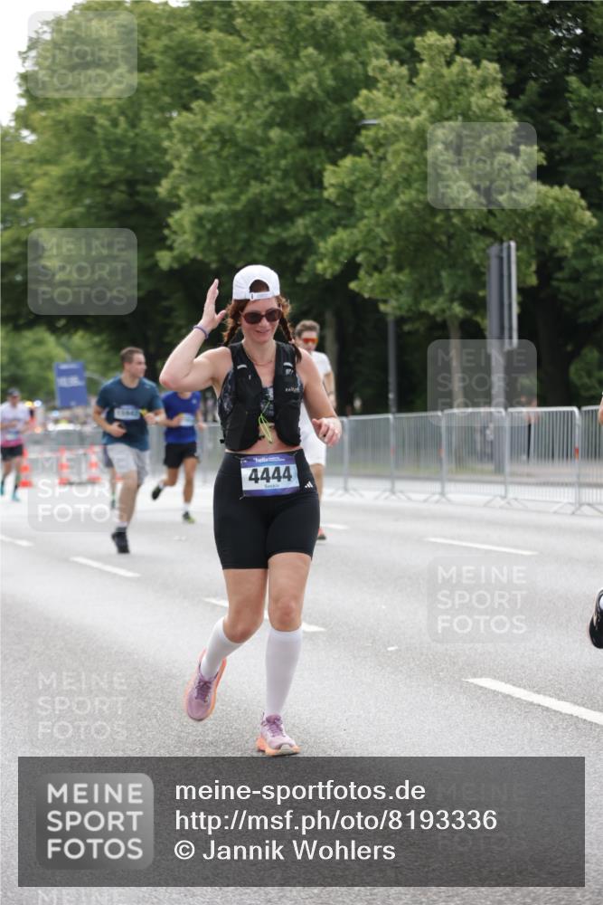 29.06.2025 - hella hamburg halbmarathon Jannik Wohlers http://msf.ph/oto/8193336 29.06.2025 10:24:27 Lombardsbrücke 1740, 2108, 2249, 3099, 3113, 4008, 4010, 4444, 5126, 6261, 10907, 11816, 11817, 14898, 15124, 15942, 15975, 17535, 17954, 18194, 18198 meine-sportfotos.de