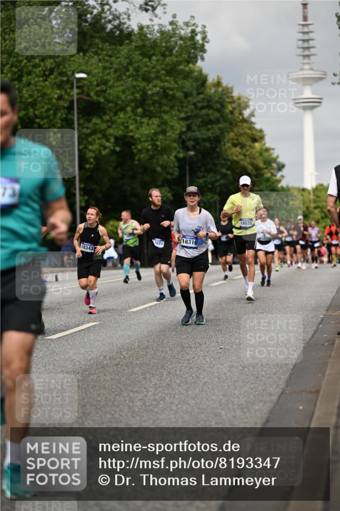 29.06.2025 - hella hamburg halbmarathon Dr. Thomas Lammeyer http://msf.ph/oto/8193347 29.06.2025 10:11:14 Kennedybrücke 4502, 5287, 5807, 5845, 6314, 6664, 9560, 10212, 10703, 11114, 11394 meine-sportfotos.de