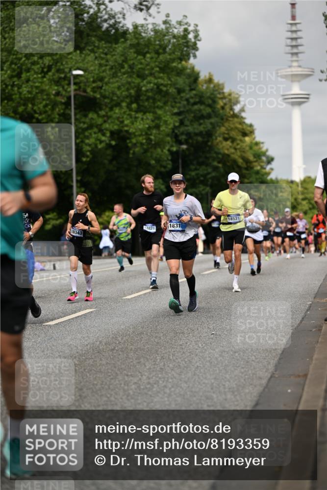 29.06.2025 - hella hamburg halbmarathon Dr. Thomas Lammeyer http://msf.ph/oto/8193359 29.06.2025 10:11:14 Kennedybrücke 4502, 5287, 5807, 5845, 6314, 6664, 9560, 10212, 10703, 11114, 11394 meine-sportfotos.de