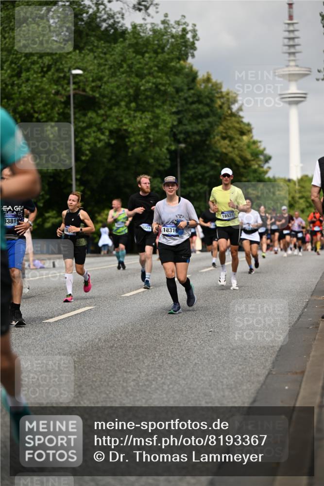 29.06.2025 - hella hamburg halbmarathon Dr. Thomas Lammeyer http://msf.ph/oto/8193367 29.06.2025 10:11:14 Kennedybrücke 4502, 5287, 5807, 5845, 6314, 6664, 9560, 10212, 10703, 11114, 11394 meine-sportfotos.de