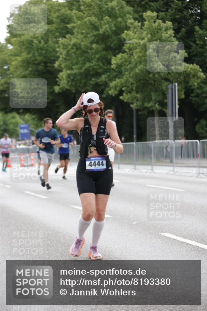 29.06.2025 - hella hamburg halbmarathon Jannik Wohlers http://msf.ph/oto/8193380 29.06.2025 10:24:27 Lombardsbrücke 1740, 2108, 2249, 3099, 3113, 4008, 4010, 4444, 5126, 6261, 10907, 11816, 11817, 14898, 15124, 15942, 15975, 17535, 17954, 18194, 18198 meine-sportfotos.de