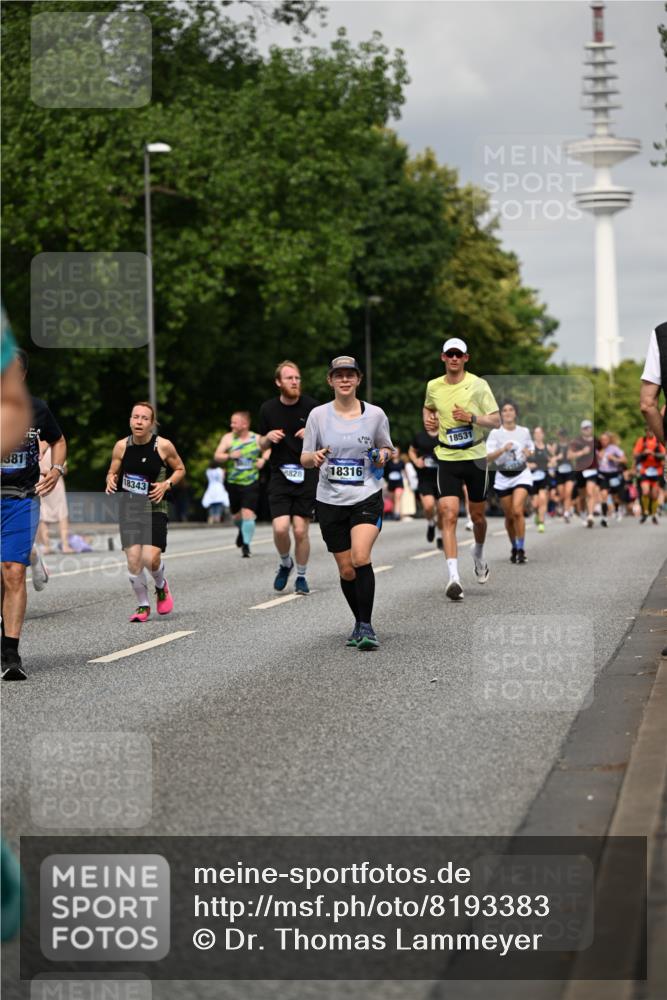 29.06.2025 - hella hamburg halbmarathon Dr. Thomas Lammeyer http://msf.ph/oto/8193383 29.06.2025 10:11:14 Kennedybrücke 4502, 5287, 5807, 5845, 6314, 6664, 9560, 10212, 10703, 11114, 11394 meine-sportfotos.de