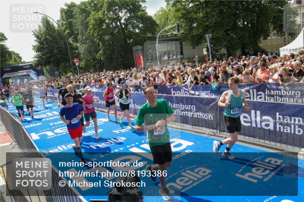 29.06.2025 - hella hamburg halbmarathon Michael Strokosch http://msf.ph/oto/8193386 29.06.2025 11:34:47 Ziel 1557, 2280, 3958, 3995, 4555, 5497, 6515, 8715, 11921, 11928, 12826, 12827, 14014, 14112, 16345, 16762, 17369, 17675 meine-sportfotos.de