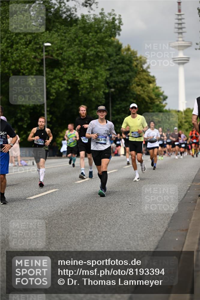 29.06.2025 - hella hamburg halbmarathon Dr. Thomas Lammeyer http://msf.ph/oto/8193394 29.06.2025 10:11:14 Kennedybrücke 4502, 5287, 5807, 5845, 6314, 6664, 9560, 10212, 10703, 11114, 11394 meine-sportfotos.de