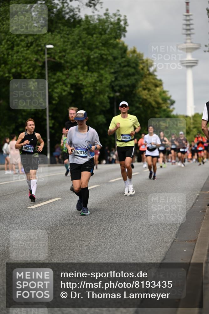 29.06.2025 - hella hamburg halbmarathon Dr. Thomas Lammeyer http://msf.ph/oto/8193435 29.06.2025 10:11:15 Kennedybrücke 4502, 5287, 5807, 5845, 5926, 6314, 6664, 9560, 10212, 10703, 11114, 11394 meine-sportfotos.de