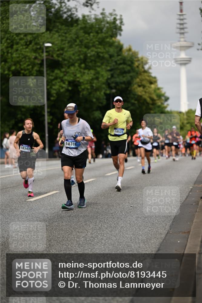 29.06.2025 - hella hamburg halbmarathon Dr. Thomas Lammeyer http://msf.ph/oto/8193445 29.06.2025 10:11:15 Kennedybrücke 4502, 5287, 5807, 5845, 5926, 6314, 6664, 9560, 10212, 10703, 11114, 11394 meine-sportfotos.de