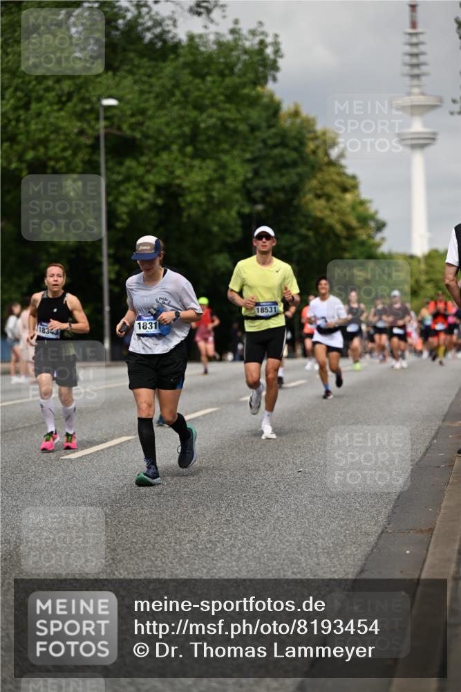 29.06.2025 - hella hamburg halbmarathon Dr. Thomas Lammeyer http://msf.ph/oto/8193454 29.06.2025 10:11:15 Kennedybrücke 4502, 5287, 5807, 5845, 5926, 6314, 6664, 9560, 10212, 10703, 11114, 11394 meine-sportfotos.de