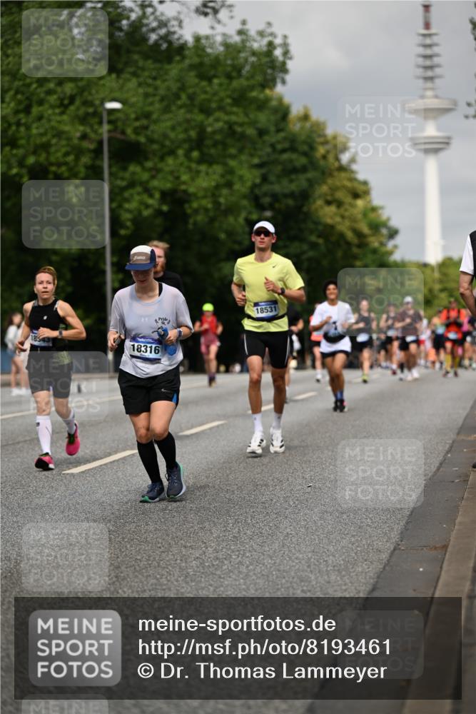 29.06.2025 - hella hamburg halbmarathon Dr. Thomas Lammeyer http://msf.ph/oto/8193461 29.06.2025 10:11:15 Kennedybrücke 4502, 5287, 5807, 5845, 5926, 6314, 6664, 9560, 10212, 10703, 11114, 11394 meine-sportfotos.de