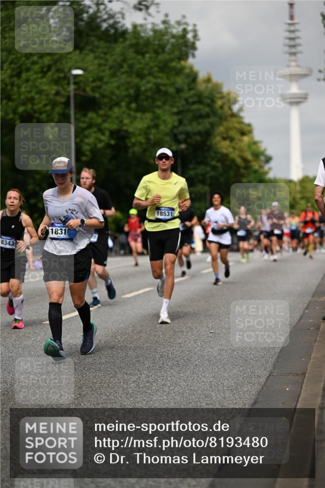 29.06.2025 - hella hamburg halbmarathon Dr. Thomas Lammeyer http://msf.ph/oto/8193480 29.06.2025 10:11:16 Kennedybrücke 4502, 5287, 5807, 5845, 5926, 6314, 6664, 9560, 10212, 10283, 10703, 11114, 11394 meine-sportfotos.de