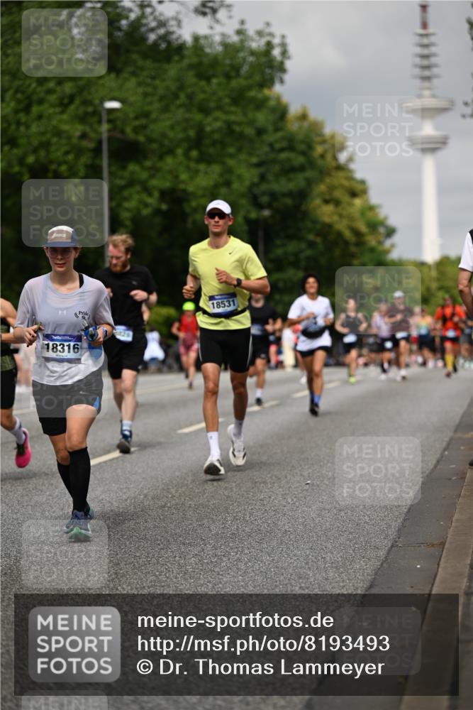 29.06.2025 - hella hamburg halbmarathon Dr. Thomas Lammeyer http://msf.ph/oto/8193493 29.06.2025 10:11:16 Kennedybrücke 4502, 5287, 5807, 5845, 5926, 6314, 6664, 9560, 10212, 10283, 10703, 11114, 11394 meine-sportfotos.de