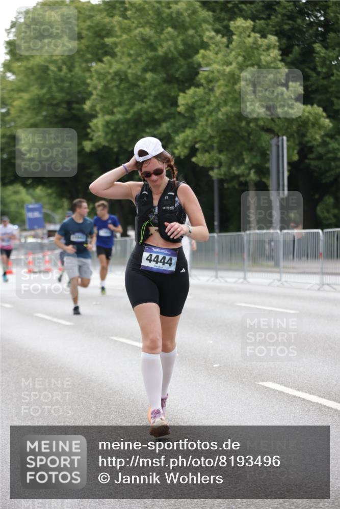 29.06.2025 - hella hamburg halbmarathon Jannik Wohlers http://msf.ph/oto/8193496 29.06.2025 10:24:28 Lombardsbrücke 1740, 2108, 2249, 3099, 3113, 4008, 4010, 4444, 5126, 6261, 9573, 10907, 11400, 11816, 11817, 14898, 15124, 15942, 17535, 17954, 18194, 18198 meine-sportfotos.de