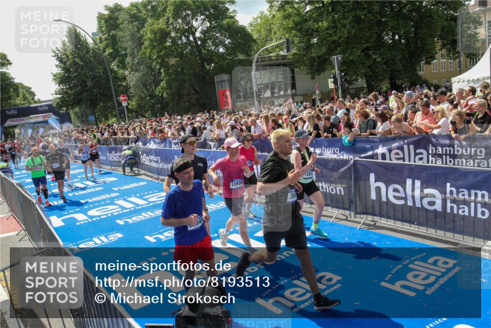29.06.2025 - hella hamburg halbmarathon Michael Strokosch http://msf.ph/oto/8193513 29.06.2025 11:34:48 Ziel 1557, 2280, 2477, 3958, 3995, 4372, 4555, 5497, 8715, 11921, 11928, 12826, 12827, 14014, 14112, 16345, 16762, 17369, 17675 meine-sportfotos.de