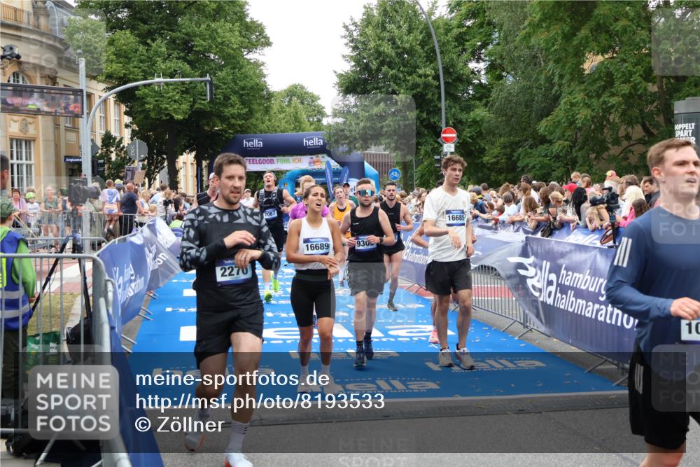 29.06.2025 - hella hamburg halbmarathon Zöllner http://msf.ph/oto/8193533 29.06.2025 10:45:16 Ziel 2188, 2270, 6054, 6375, 6575, 6819, 7087, 9302, 10064, 12783, 15563, 15636, 15651, 15741, 15760, 16513, 16685, 16689, 17120, 17960, 18346, 18718 meine-sportfotos.de