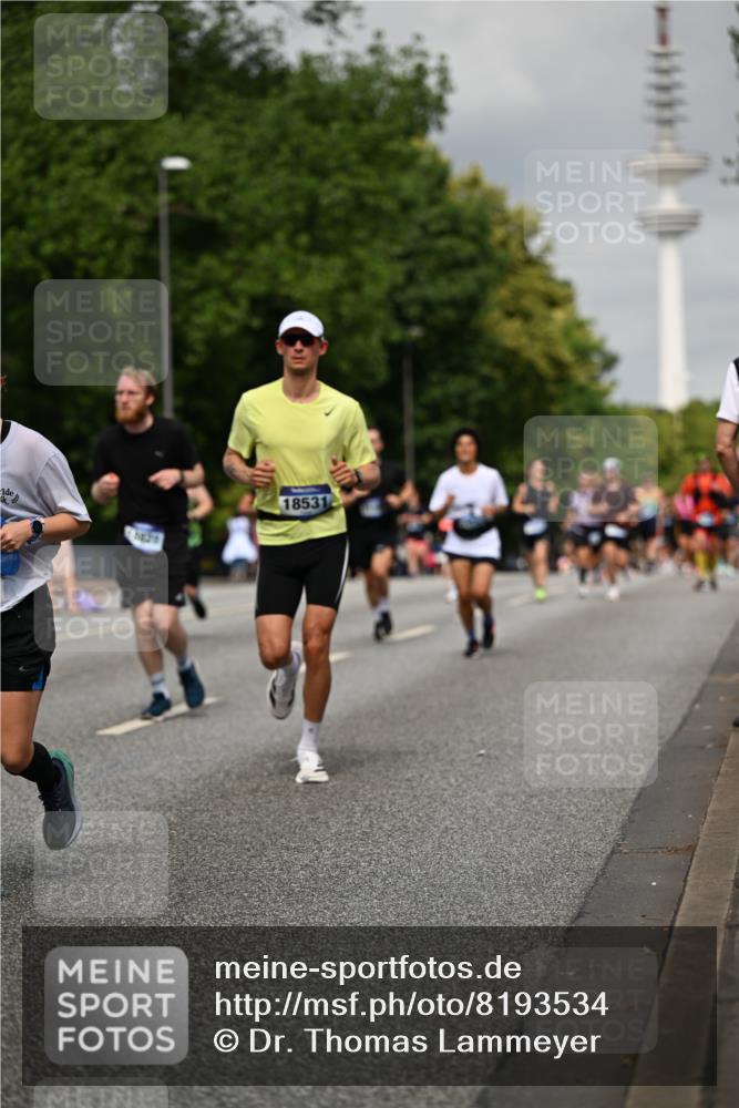 29.06.2025 - hella hamburg halbmarathon Dr. Thomas Lammeyer http://msf.ph/oto/8193534 29.06.2025 10:11:17 Kennedybrücke 4502, 5287, 5807, 5845, 5926, 6314, 6664, 10212, 10283, 10703, 11114, 11394 meine-sportfotos.de