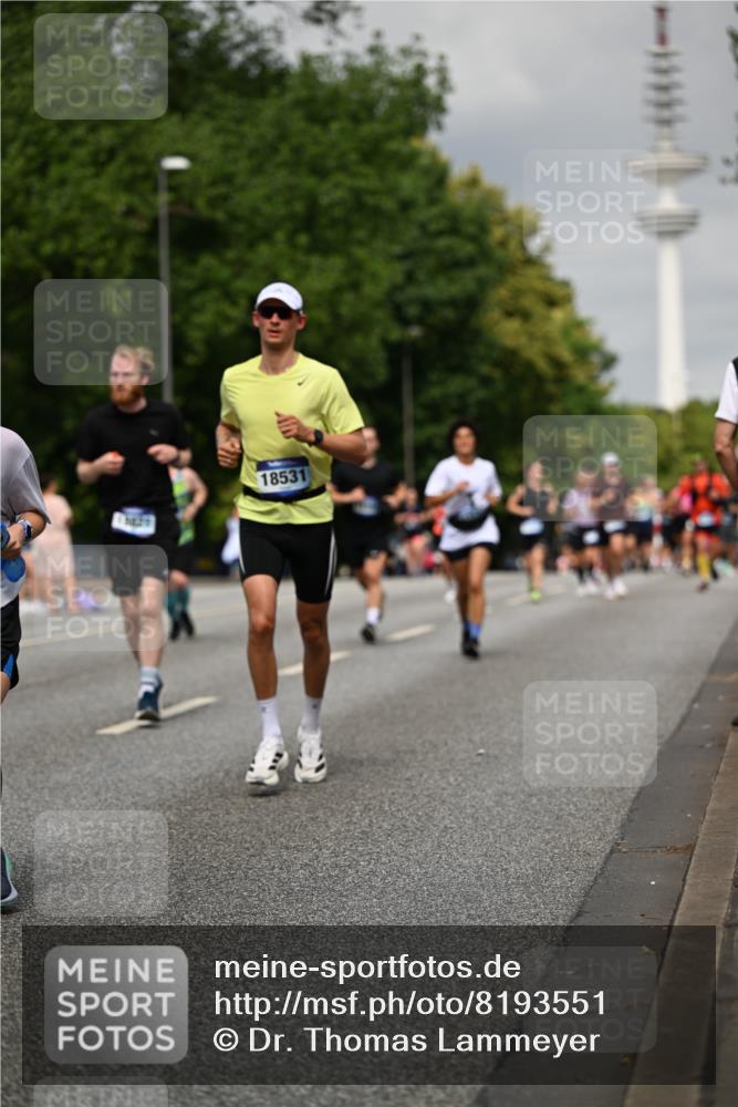 29.06.2025 - hella hamburg halbmarathon Dr. Thomas Lammeyer http://msf.ph/oto/8193551 29.06.2025 10:11:17 Kennedybrücke 4502, 5287, 5807, 5845, 5926, 6314, 6664, 10212, 10283, 10703, 11114, 11394 meine-sportfotos.de