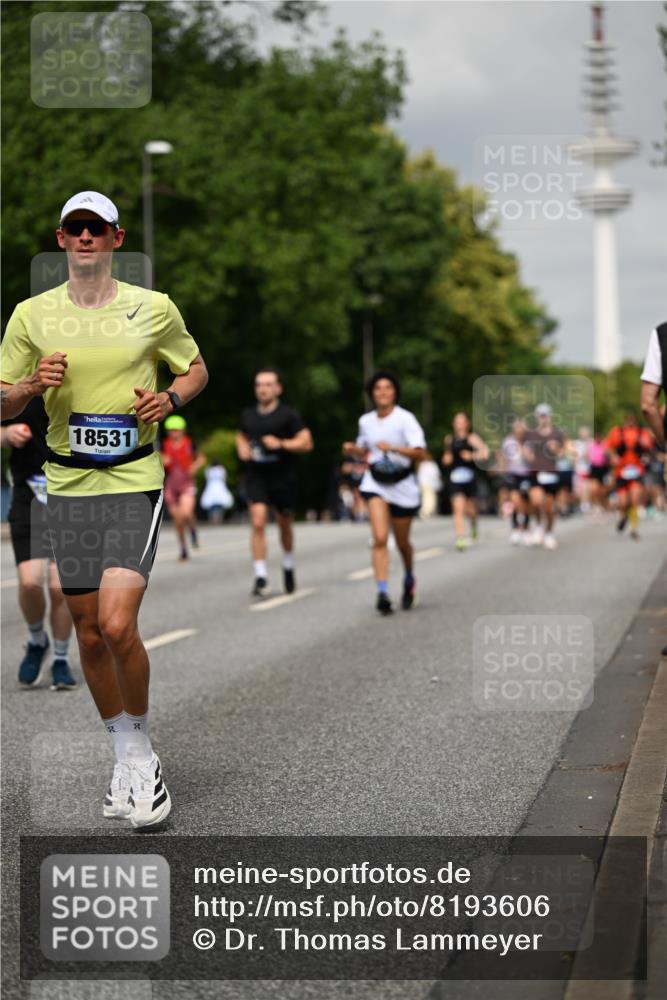 29.06.2025 - hella hamburg halbmarathon Dr. Thomas Lammeyer http://msf.ph/oto/8193606 29.06.2025 10:11:18 Kennedybrücke 4502, 5287, 5807, 5845, 5926, 6517, 7503, 10212, 10283, 10703, 11114, 11394 meine-sportfotos.de