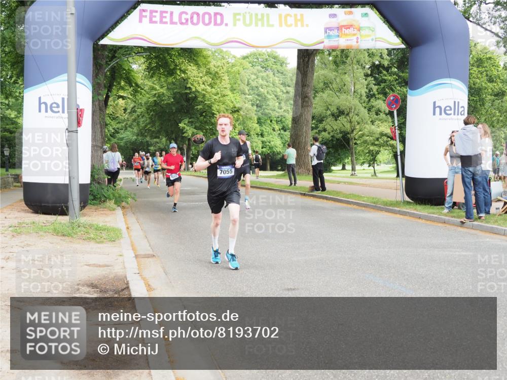 29.06.2025 - hella hamburg halbmarathon MichiJ http://msf.ph/oto/8193702 29.06.2025 10:20:12 Zwischen KM18-KM19 7055, 17768, 18871 meine-sportfotos.de