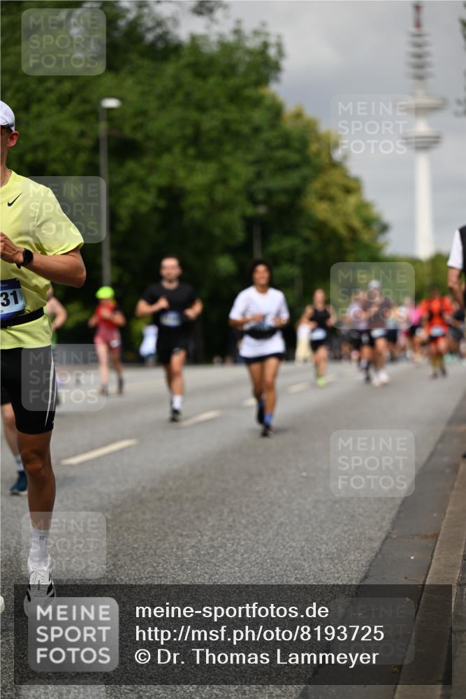 29.06.2025 - hella hamburg halbmarathon Dr. Thomas Lammeyer http://msf.ph/oto/8193725 29.06.2025 10:11:18 Kennedybrücke 4502, 5287, 5807, 5845, 5926, 6517, 7503, 10212, 10283, 10703, 11114, 11394 meine-sportfotos.de