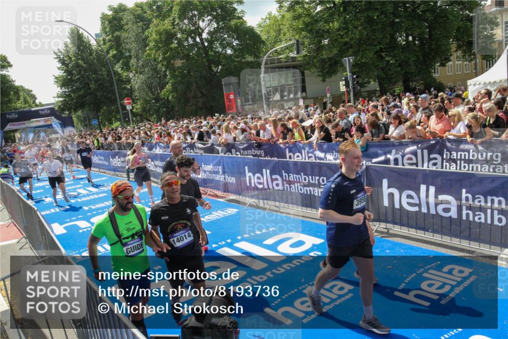 29.06.2025 - hella hamburg halbmarathon Michael Strokosch http://msf.ph/oto/8193736 29.06.2025 11:34:52 Ziel 1497, 1557, 2280, 2477, 2827, 3958, 4372, 4555, 5497, 8715, 11928, 12236, 13111, 13113, 14014, 14112, 14632, 15912, 16238, 17369, 17389, 17883 meine-sportfotos.de