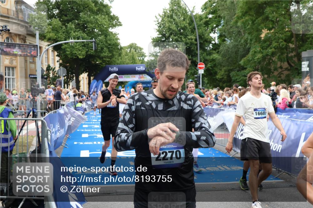 29.06.2025 - hella hamburg halbmarathon Zöllner http://msf.ph/oto/8193755 29.06.2025 10:45:18 Ziel 2188, 6054, 6375, 6575, 6819, 7087, 10064, 12783, 15563, 15636, 15651, 15741, 15760, 16513, 17120, 17960, 18346, 18718 meine-sportfotos.de