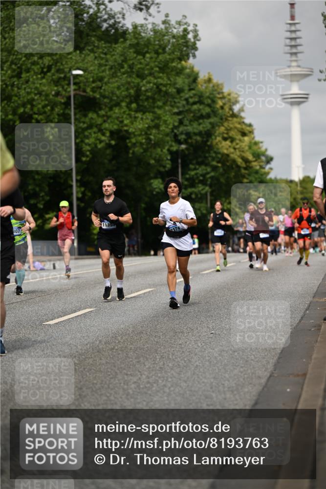 29.06.2025 - hella hamburg halbmarathon Dr. Thomas Lammeyer http://msf.ph/oto/8193763 29.06.2025 10:11:19 Kennedybrücke 4502, 5287, 5807, 5845, 5926, 6517, 7503, 10283, 10703, 11114, 11394 meine-sportfotos.de