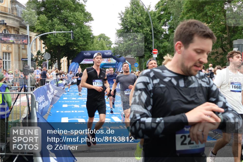 29.06.2025 - hella hamburg halbmarathon Zöllner http://msf.ph/oto/8193812 29.06.2025 10:45:19 Ziel 2188, 5706, 6054, 6375, 7087, 9105, 10064, 12783, 15563, 15636, 15651, 15741, 15760, 16513, 17120, 18346, 18718 meine-sportfotos.de