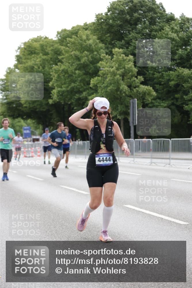 29.06.2025 - hella hamburg halbmarathon Jannik Wohlers http://msf.ph/oto/8193828 29.06.2025 10:24:28 Lombardsbrücke 1740, 2108, 2249, 3099, 3113, 4008, 4010, 4444, 5126, 6261, 9573, 10907, 11400, 11816, 11817, 14898, 15124, 15942, 17535, 17954, 18194, 18198 meine-sportfotos.de