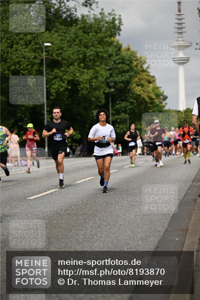29.06.2025 - hella hamburg halbmarathon Dr. Thomas Lammeyer http://msf.ph/oto/8193870 29.06.2025 10:11:19 Kennedybrücke 4502, 5287, 5807, 5845, 5926, 6517, 7503, 10283, 10703, 11114, 11394 meine-sportfotos.de