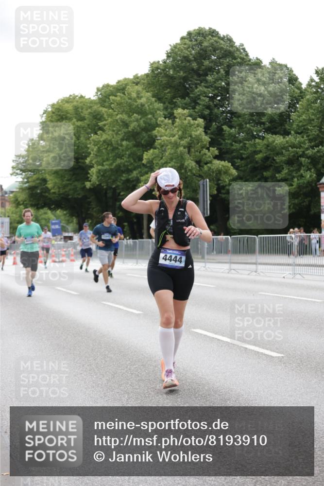 29.06.2025 - hella hamburg halbmarathon Jannik Wohlers http://msf.ph/oto/8193910 29.06.2025 10:24:28 Lombardsbrücke 1740, 2108, 2249, 3099, 3113, 4008, 4010, 4444, 5126, 6261, 9573, 10907, 11400, 11816, 11817, 14898, 15124, 15942, 17535, 17954, 18194, 18198 meine-sportfotos.de