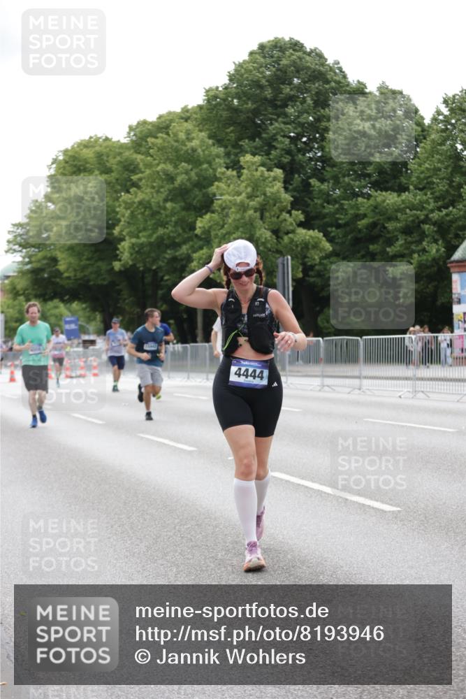 29.06.2025 - hella hamburg halbmarathon Jannik Wohlers http://msf.ph/oto/8193946 29.06.2025 10:24:28 Lombardsbrücke 1740, 2108, 2249, 3099, 3113, 4008, 4010, 4444, 5126, 6261, 9573, 10907, 11400, 11816, 11817, 14898, 15124, 15942, 17535, 17954, 18194, 18198 meine-sportfotos.de