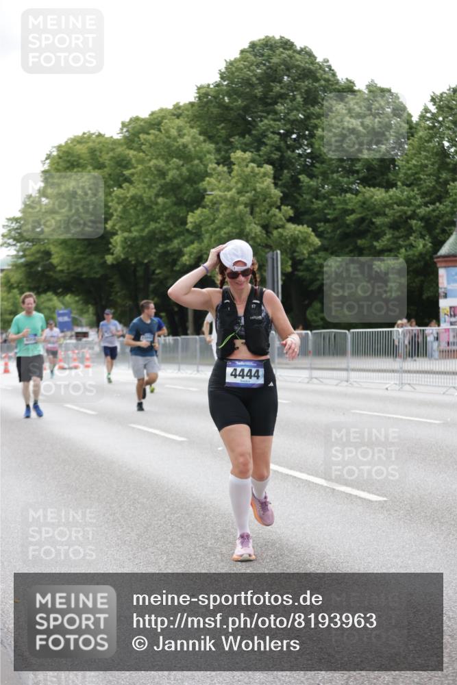 29.06.2025 - hella hamburg halbmarathon Jannik Wohlers http://msf.ph/oto/8193963 29.06.2025 10:24:28 Lombardsbrücke 1740, 2108, 2249, 3099, 3113, 4008, 4010, 4444, 5126, 6261, 9573, 10907, 11400, 11816, 11817, 14898, 15124, 15942, 17535, 17954, 18194, 18198 meine-sportfotos.de