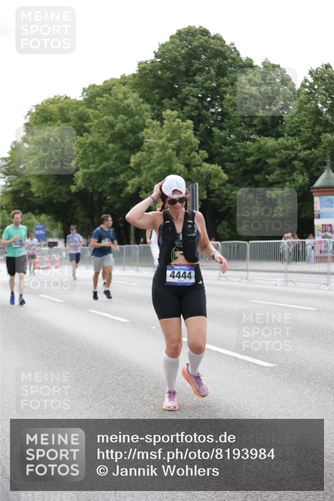 29.06.2025 - hella hamburg halbmarathon Jannik Wohlers http://msf.ph/oto/8193984 29.06.2025 10:24:29 Lombardsbrücke 1740, 2108, 2249, 3099, 4008, 4010, 4444, 5126, 9573, 11400, 11816, 11817, 14898, 15124, 15942, 17185, 17535, 17954, 18194, 18198 meine-sportfotos.de