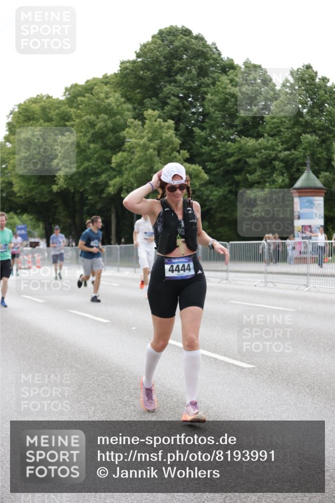 29.06.2025 - hella hamburg halbmarathon Jannik Wohlers http://msf.ph/oto/8193991 29.06.2025 10:24:29 Lombardsbrücke 1740, 2108, 2249, 3099, 4008, 4010, 4444, 5126, 9573, 11400, 11816, 11817, 14898, 15124, 15942, 17185, 17535, 17954, 18194, 18198 meine-sportfotos.de