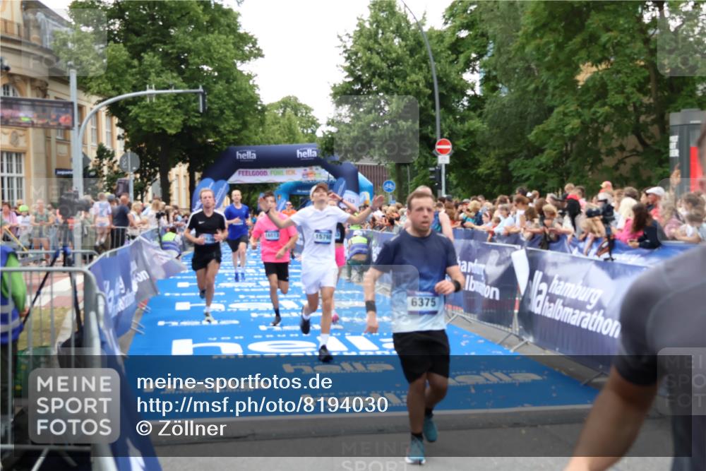 29.06.2025 - hella hamburg halbmarathon Zöllner http://msf.ph/oto/8194030 29.06.2025 10:45:21 Ziel 2188, 2367, 2470, 3186, 5706, 6054, 6375, 9105, 10064, 11469, 12783, 15563, 15636, 15741, 15760, 16513, 17499 meine-sportfotos.de